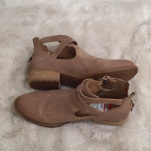 🆕 BORN Sand Natural Distress Leather Buckled Sandal Bootie Low Heel